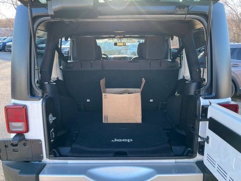 Used 2015 Jeep Wrangler Unlimited Sahara w/ Connectivity Group image 20