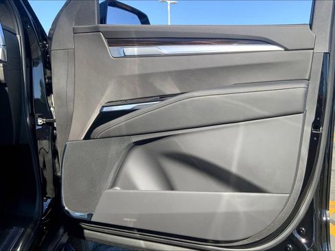 New 2026 Cadillac Escalade ESV 2WD w/ LPO, Floor Liner Package image 33