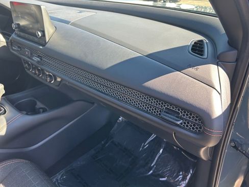 Used 2025 Honda HR-V Sport image 27