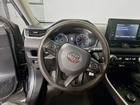 Certified 2021 Toyota RAV4 LE AWD/4WD image 11