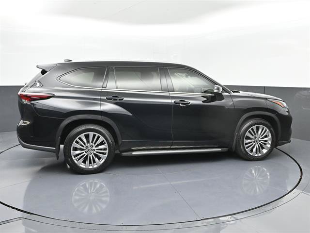 Used 2024 Toyota Highlander Platinum FWD image 28