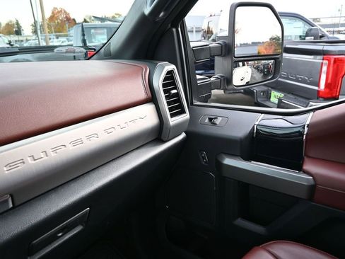 Used 2022 Ford F450 Platinum w/ FX4 Off-Road Package image 29