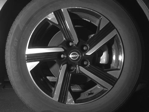 Used 2025 Nissan Sentra SV FWD image 13
