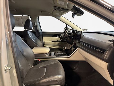 Certified 2024 Kia Carnival EX image 26