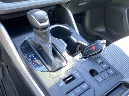 Used 2023 Toyota Highlander LE image 31