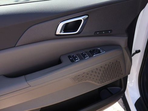 New 2026 Kia Carnival EX FWD image 15