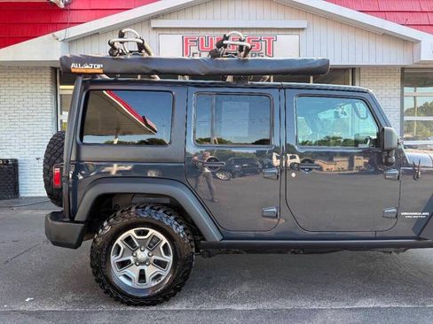 Used 2017 Jeep Wrangler Unlimited Rubicon w/ Cold Weather Group AWD/4WD image 9