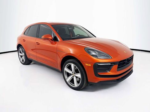Certified 2025 Porsche Macan AWD/4WD image 7