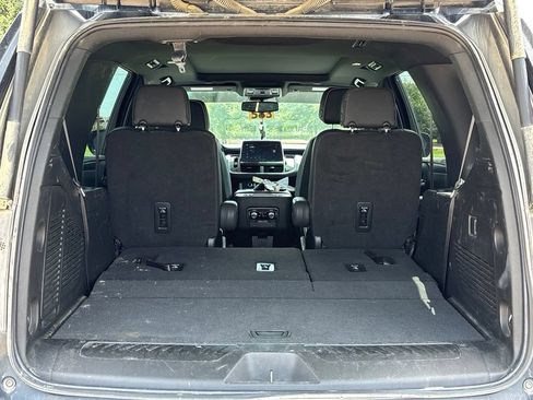 Used 2023 GMC Yukon SLT AWD/4WD image 6