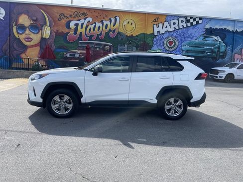 Used 2022 Toyota RAV4 LE AWD/4WD image 2