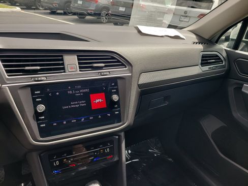 Used 2023 Volkswagen Tiguan SE FWD image 18
