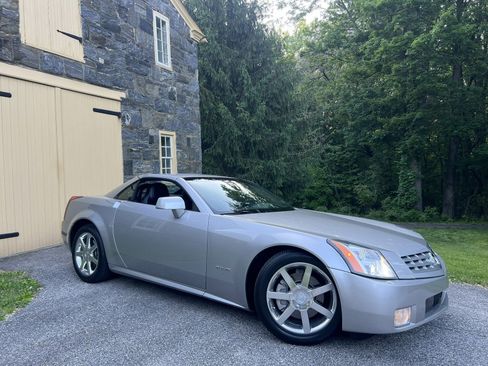 Used 2004 Cadillac XLR RWD image 40