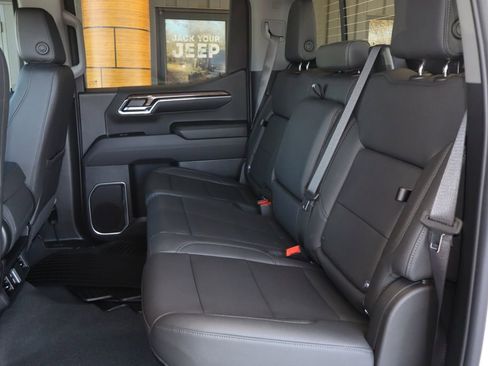 Used 2024 Chevrolet Silverado 1500 LT w/ Z71 Off-Road Package image 14