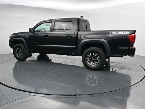 Used 2018 Toyota Tacoma TRD Off-Road w/ Technology Package AWD/4WD image 5