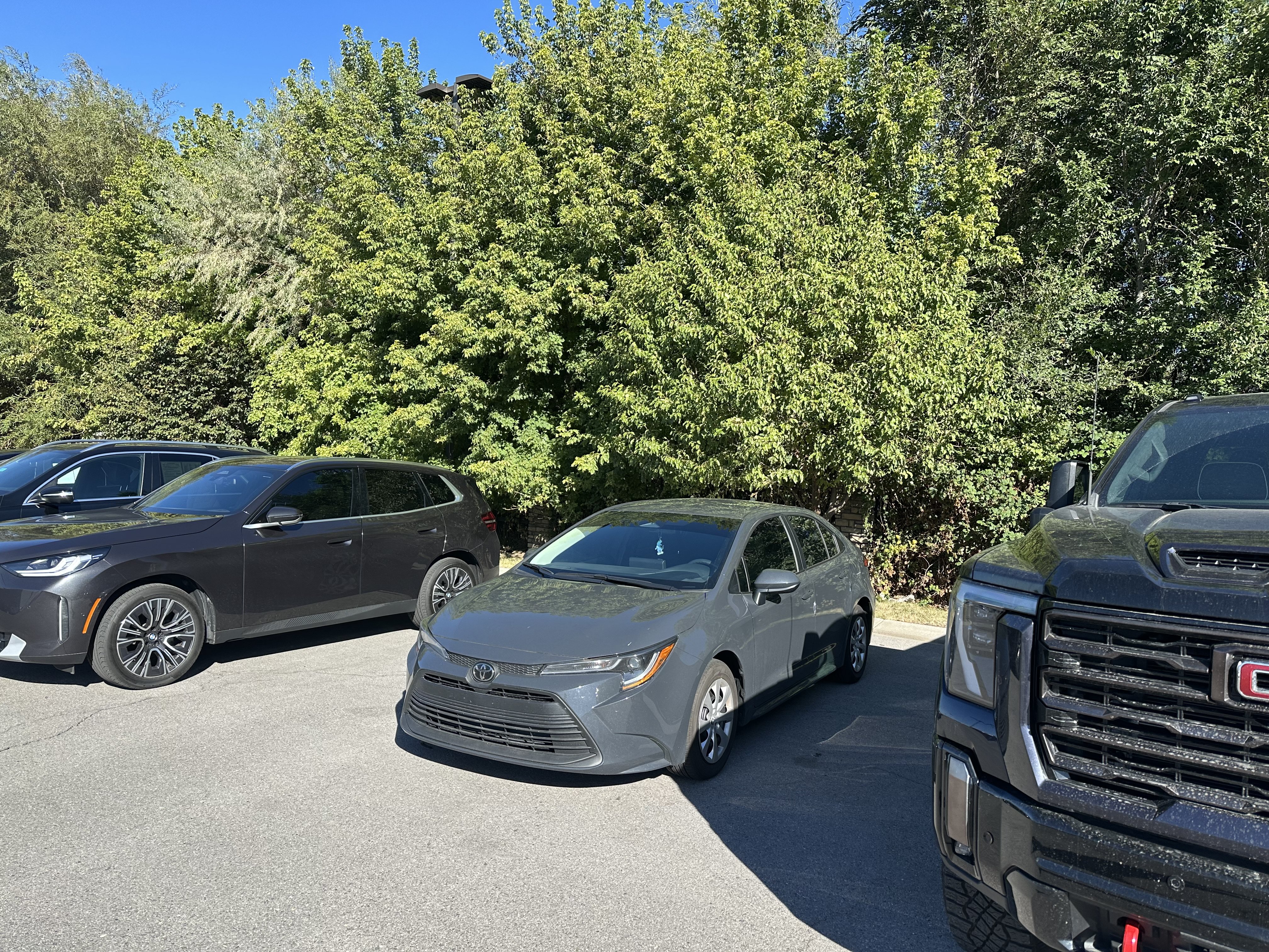 Used 2025 Toyota Corolla LE FWD image 2