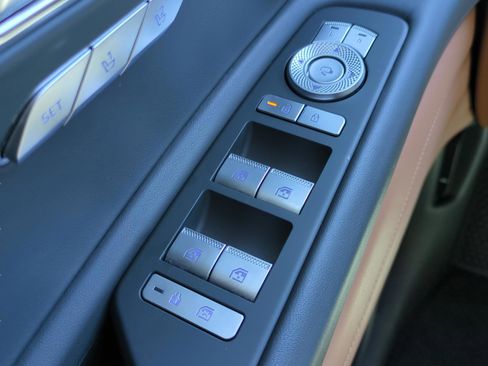 Used 2025 Genesis GV80 3.5T Prestige AWD/4WD image 13