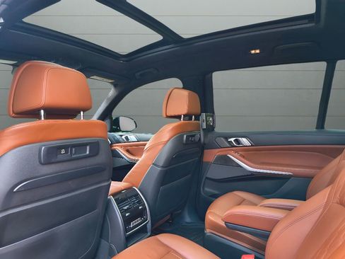 Used 2022 BMW X7 M50i image 32