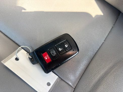 Used 2014 Toyota Highlander XLE AWD/4WD image 43