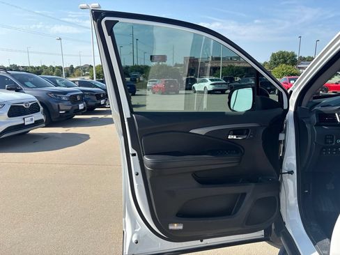 Used 2023 Honda Ridgeline RTL-E image 9