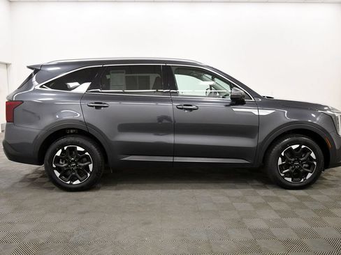 Certified 2024 Kia Sorento S w/ Panoramic Sunroof Package AWD/4WD image 9