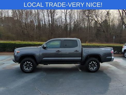 Used 2020 Toyota Tacoma TRD Off-Road image 2