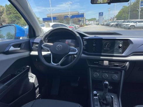 Used 2022 Volkswagen Taos SE FWD image 12