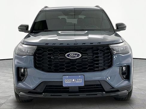 Used 2025 Ford Explorer ST-Line w/ Premium Package AWD/4WD image 2