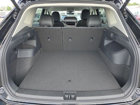 New 2025 Volkswagen Tiguan SE image 13