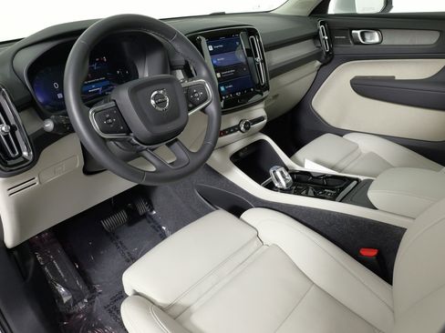 Used 2024 Volvo XC40 B5 Plus w/ Climate Package image 27