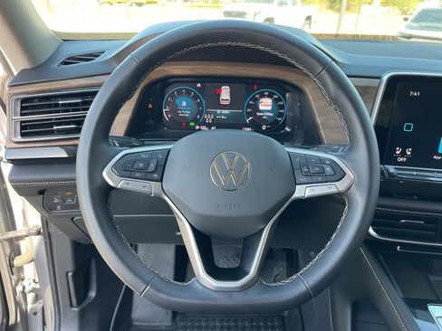 Used 2024 Volkswagen Atlas SE FWD image 14