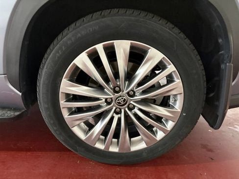 Used 2024 Toyota Highlander Platinum AWD/4WD image 29