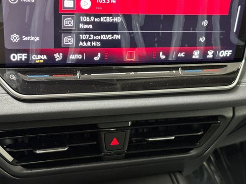New 2026 Volkswagen Tiguan SE FWD image 19
