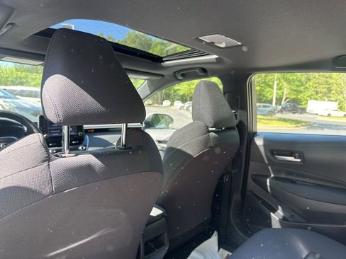 Used 2022 Toyota Corolla SE w/ SE Premium Package image 9