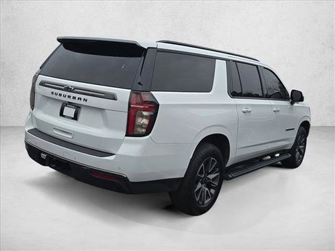 Used 2022 Chevrolet Suburban Z71 w/ Luxury Package image 5