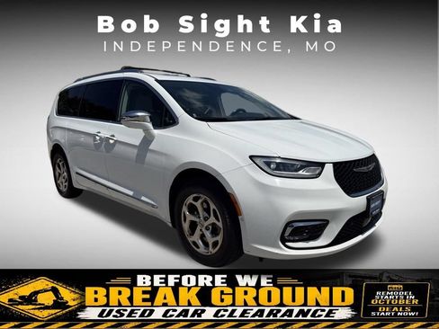 Used 2021 Chrysler Pacifica Limited w/ Premium & Safety Sphere Group AWD/4WD image 12