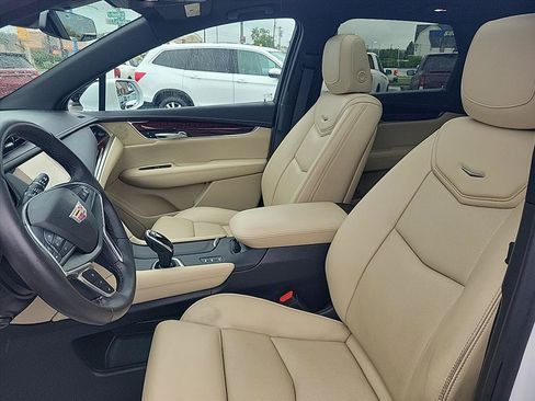 Used 2017 Cadillac XT5 Luxury w/ Driver Awareness Package AWD/4WD image 14