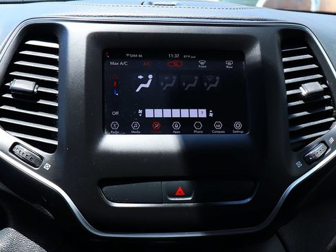 Used 2019 Jeep Cherokee Latitude w/ Popular Appearance Group FWD image 45