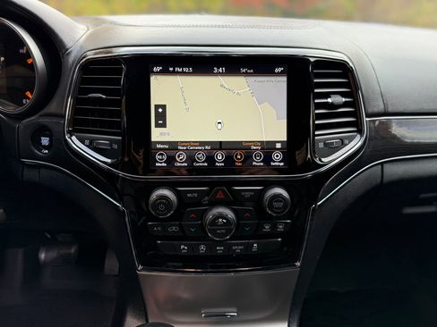 Used 2020 Jeep Grand Cherokee Overland image 16
