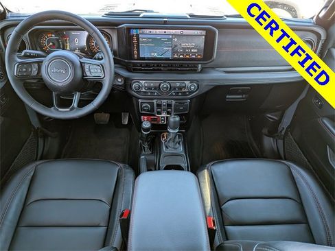 Used 2025 Jeep Wrangler Unlimited Rubicon image 14