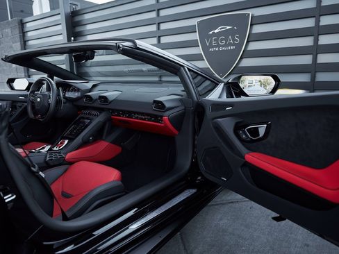 Used 2024 Lamborghini Huracan EVO image 28