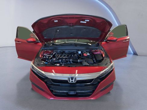 Used 2018 Honda Accord Touring image 9