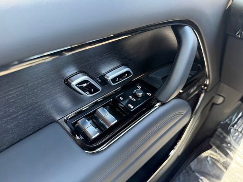 New 2026 Land Rover Range Rover SV AWD/4WD image 14