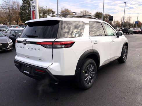 New 2025 Nissan Pathfinder SV image 13