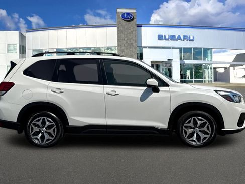 Used 2020 Subaru Forester Premium AWD/4WD image 6
