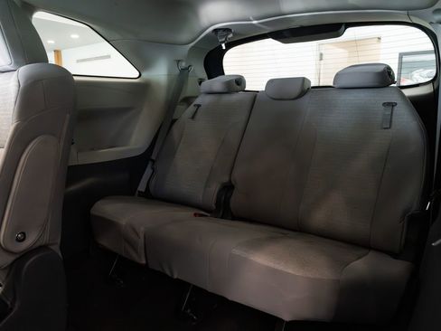 Used 2021 Toyota Sienna LE FWD image 10