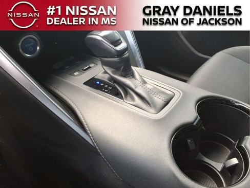 Used 2021 Toyota Venza LE image 20