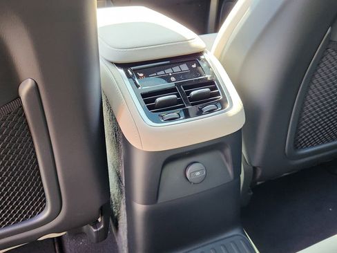 New 2026 Volvo XC90 T8 Ultra w/ Lounge Package AWD/4WD image 12