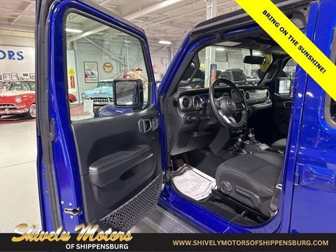 Used 2018 Jeep Wrangler Unlimited Sahara w/ LED Lighting Group AWD/4WD image 11