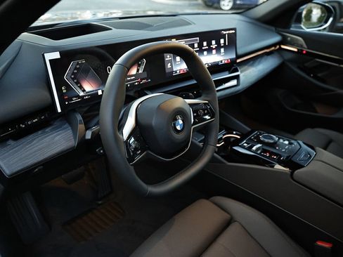Used 2026 BMW 530i w/ Premium Package RWD image 18