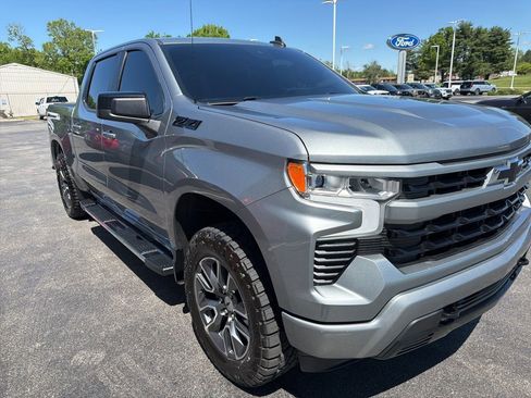 Used 2023 Chevrolet Silverado 1500 RST w/ Z71 Off-Road Package AWD/4WD image 6